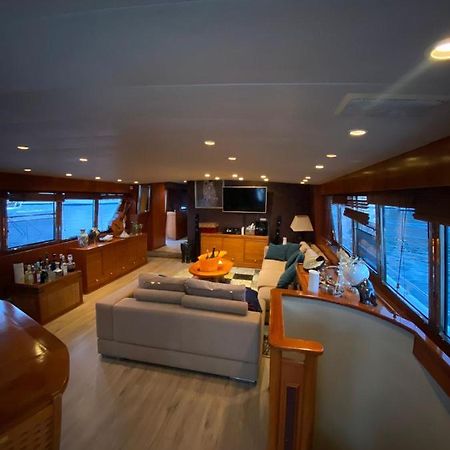 Hotel Amazing Boat To Sleep In Barcelona Sant Adria de Besos Exteriér fotografie